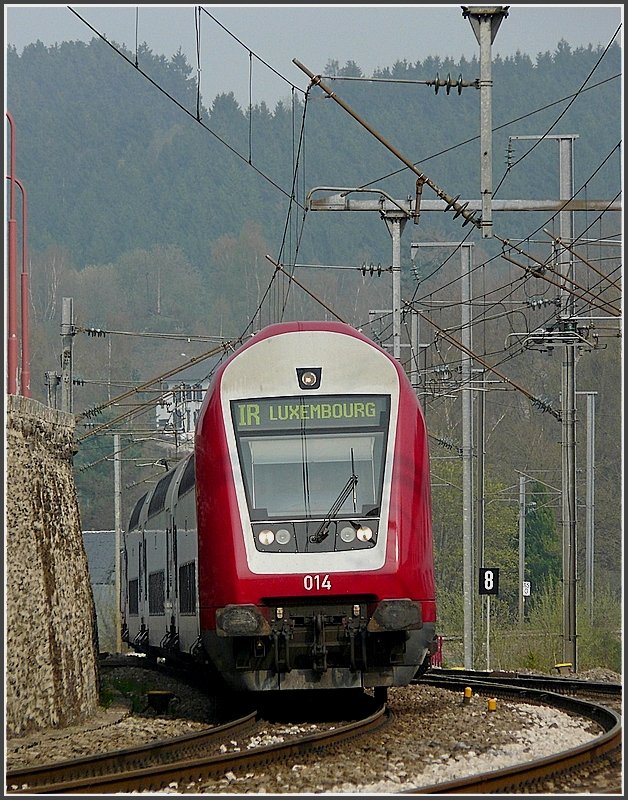 The control car 014 is heading the push-pull train at Troisvierges on February 25th, 2009.