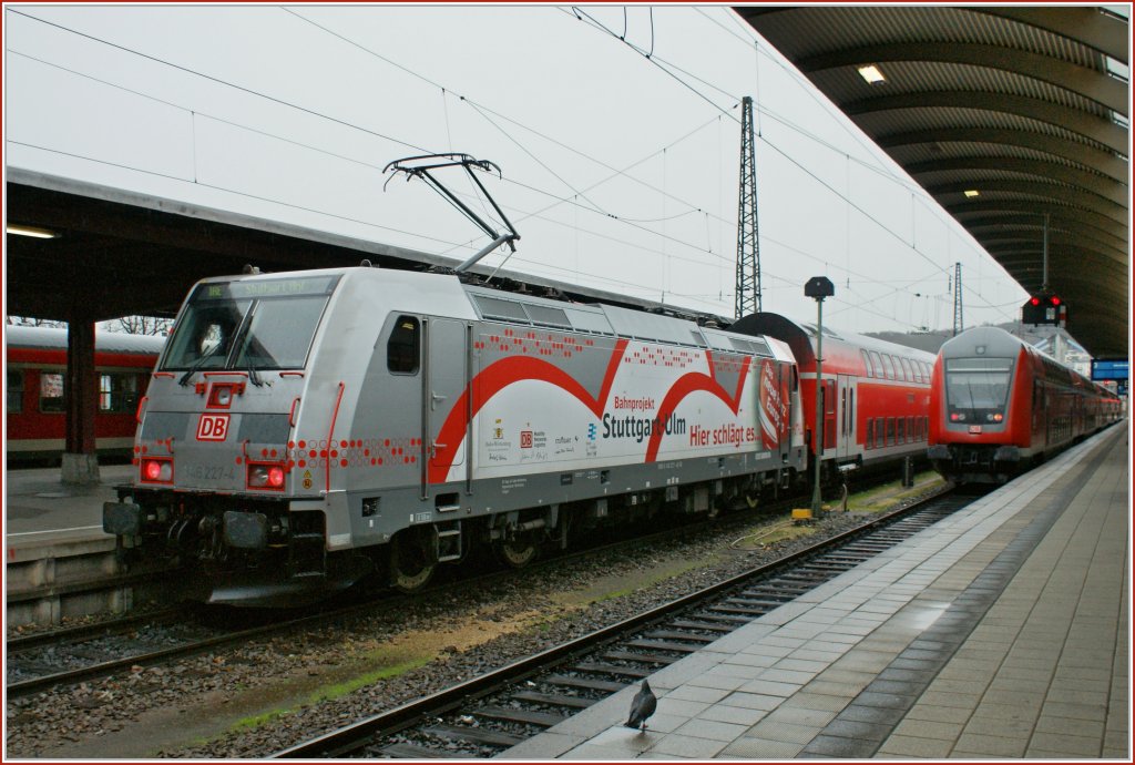 The DB 146 227-4 with a RE to Stuttgart in Ulm.
16.11.2010