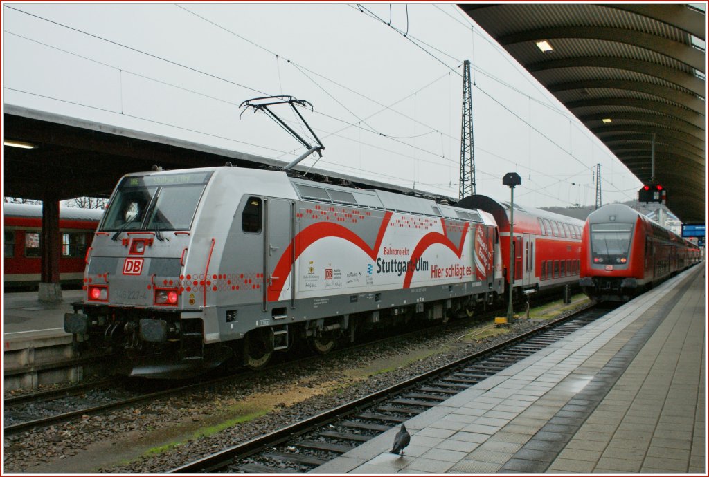 The DB 146 227-4 with a RE to Stuttgart in Ulm.
16.11.2010