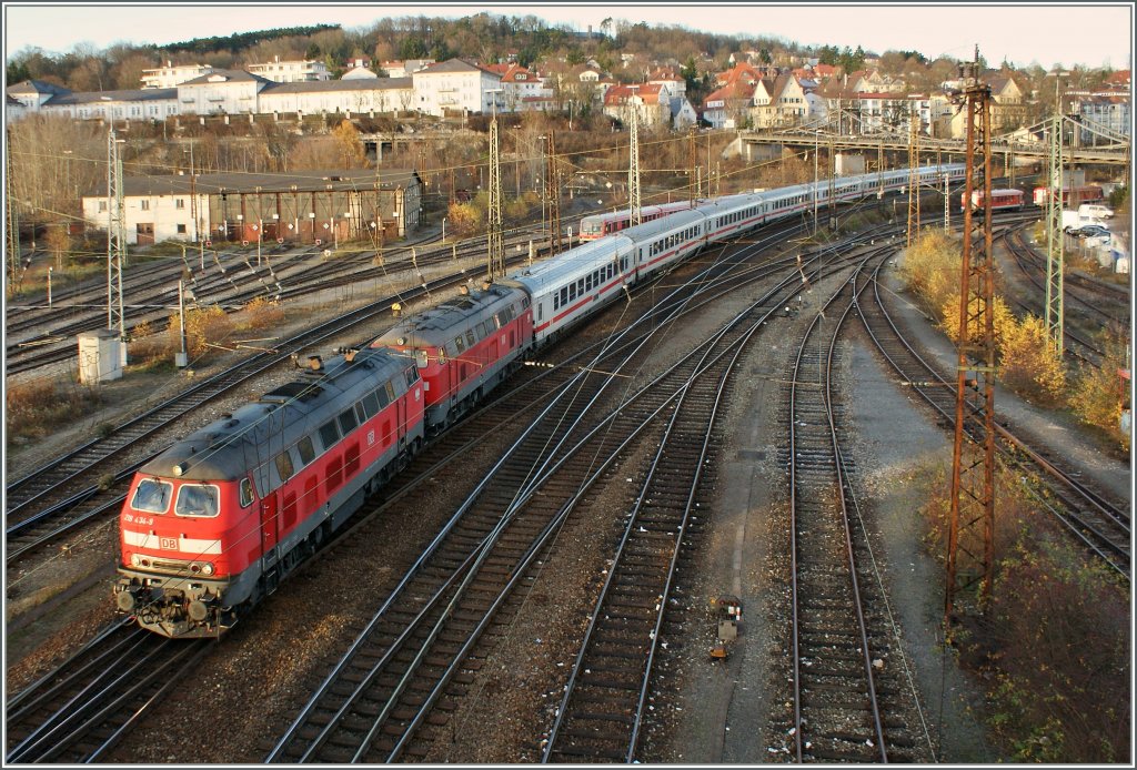 The DB 218 434-9 and an other one with an IC are arriving at Ulm Main Station.
14.11.2010