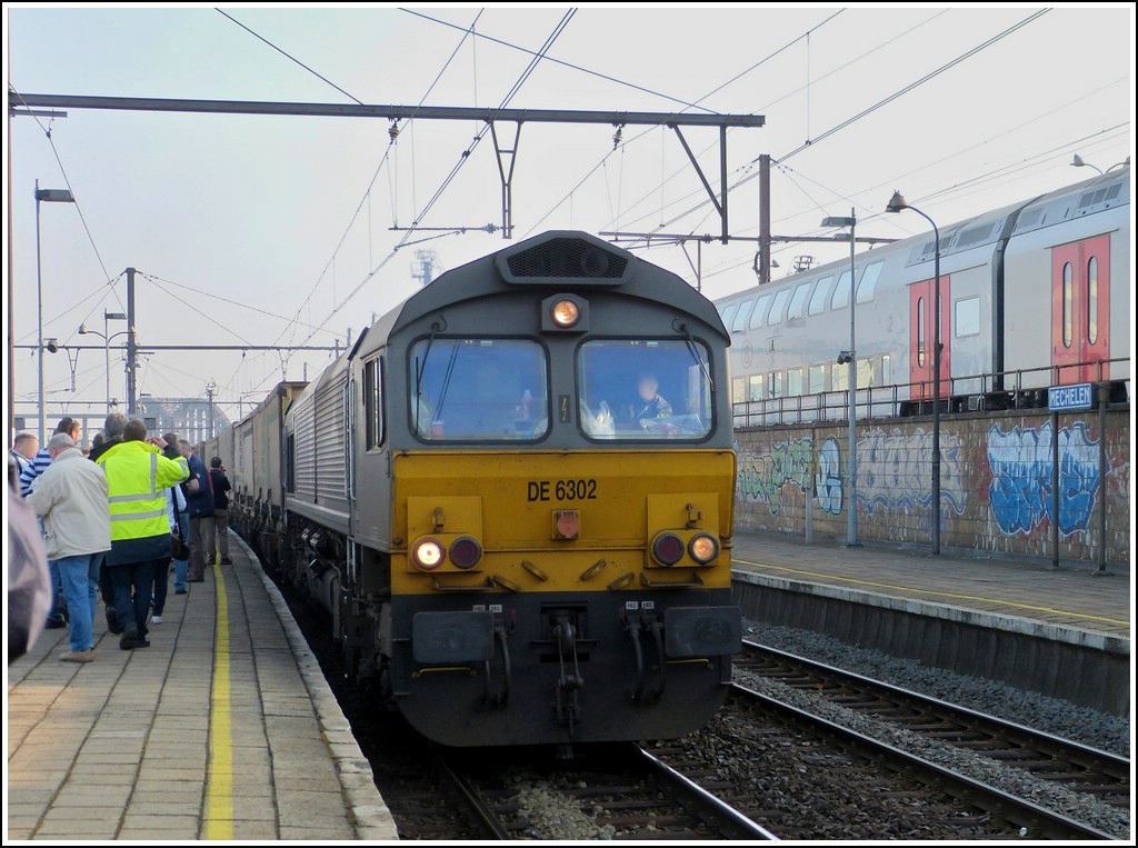 The DLC Railways DE 6302 is hauling a freight train through the station of Mechelen on March 24th, 2012.