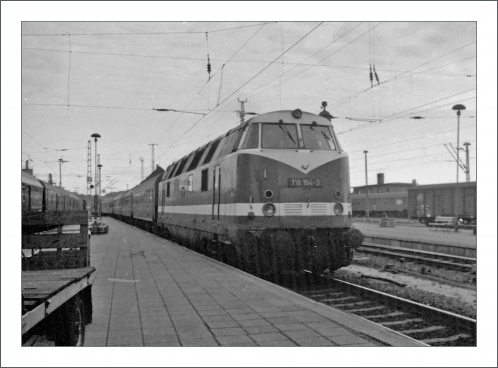 The DR 118 164-3 in Schwerin. 
September 1990