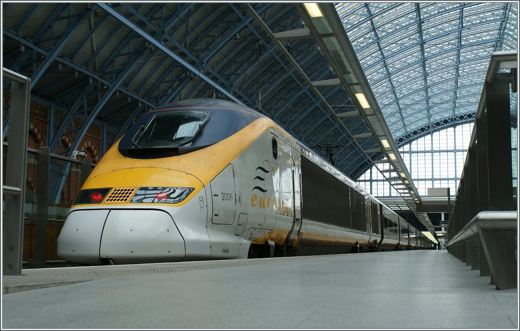 The Eurostar in the St Pancras Station of London, like a mouse can see this train. 
30.04.2011