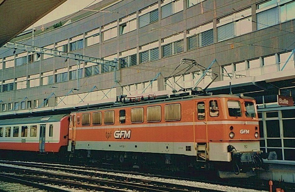 The ex DR 142 by the TPF/GFM in Bulle with a local train from Romont. 
17.09.2002
(scanned analog photo)