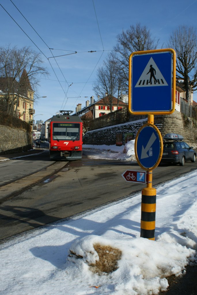 The first miles from la Chaux de Fonds to the Jura runs the CJ trains in the street from the City of la Chaux-de-Fonds.
23.01.2010