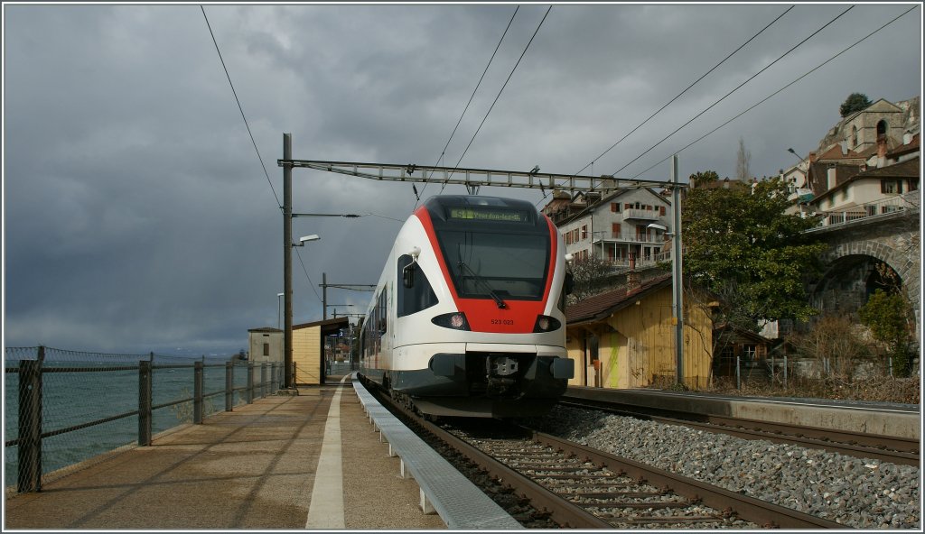 The Flirt 523 032 by his stop in St Saphorin.
5. II. 13