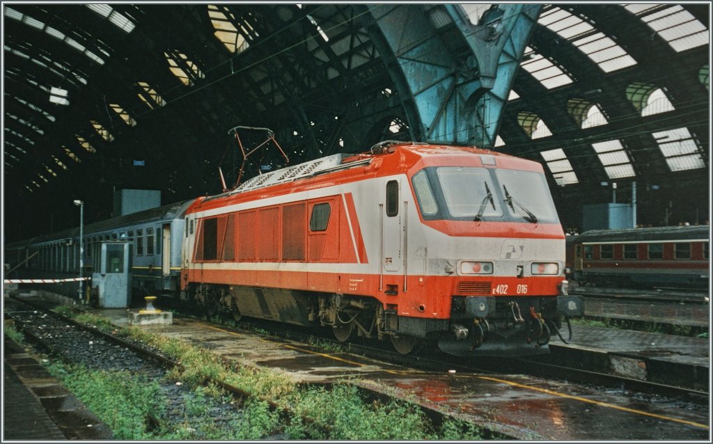 The FS 402 016 in the beautiful first colour.
Milano; September 1996  