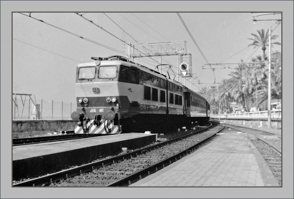 The FS 656 401 is arriving at San Remo. 
(Summer 1985/Scanned negative)