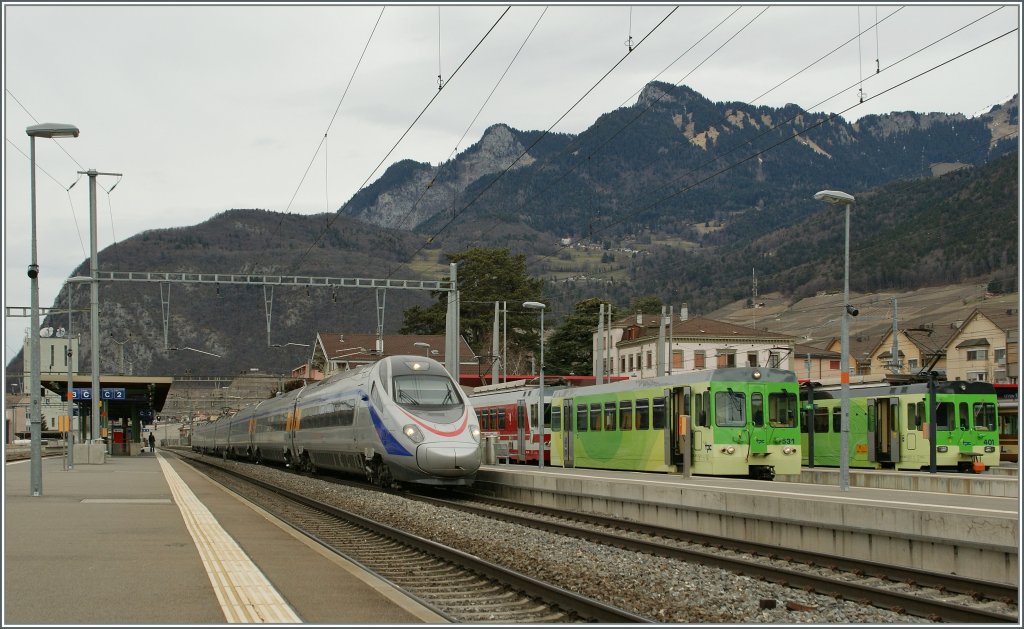 The FS ETR 610 don't makes a stop in Aigle to give connections to the TPC trains. 
13.03.2011