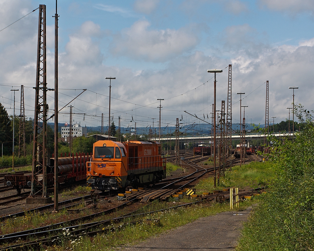 The G 2000 (Lok 43) of the circular path of Siegen-Wittgenstein (KSW), moves on 08.08.2011 in Kreuztal yard. To pick up a freight train take.
