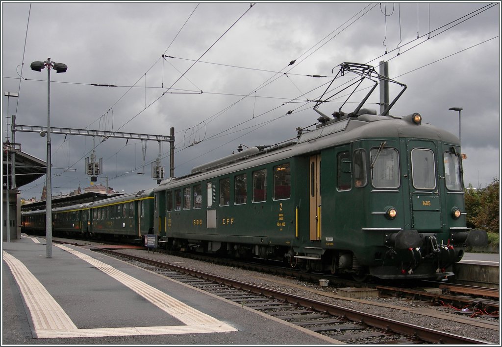 The green RBe 4/4 1405 with The Magic-Train in Lausanne. 
08.10.2011