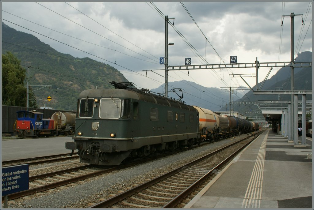 The green SBB Re 6/6 11659 in Visp. 
20.08.2012