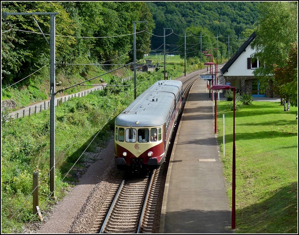 The heritage 208/218 is running through the station of Michelau on September 19th, 2010.