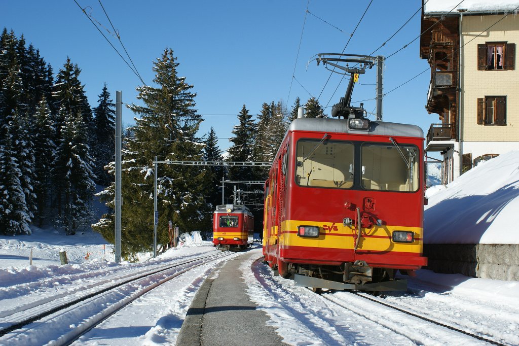 The HGe 4/4 N 31 waits on the Col de Soud Station the BDe 2/2 from Villars. 
08.02.2010