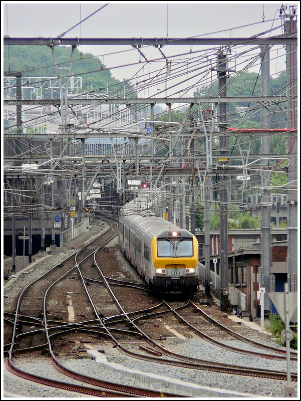 The IC A 506 Oostende - Eupen is coming down the ramp from Ans just before entering into the station Lige Guillemins on June 28th, 2008.