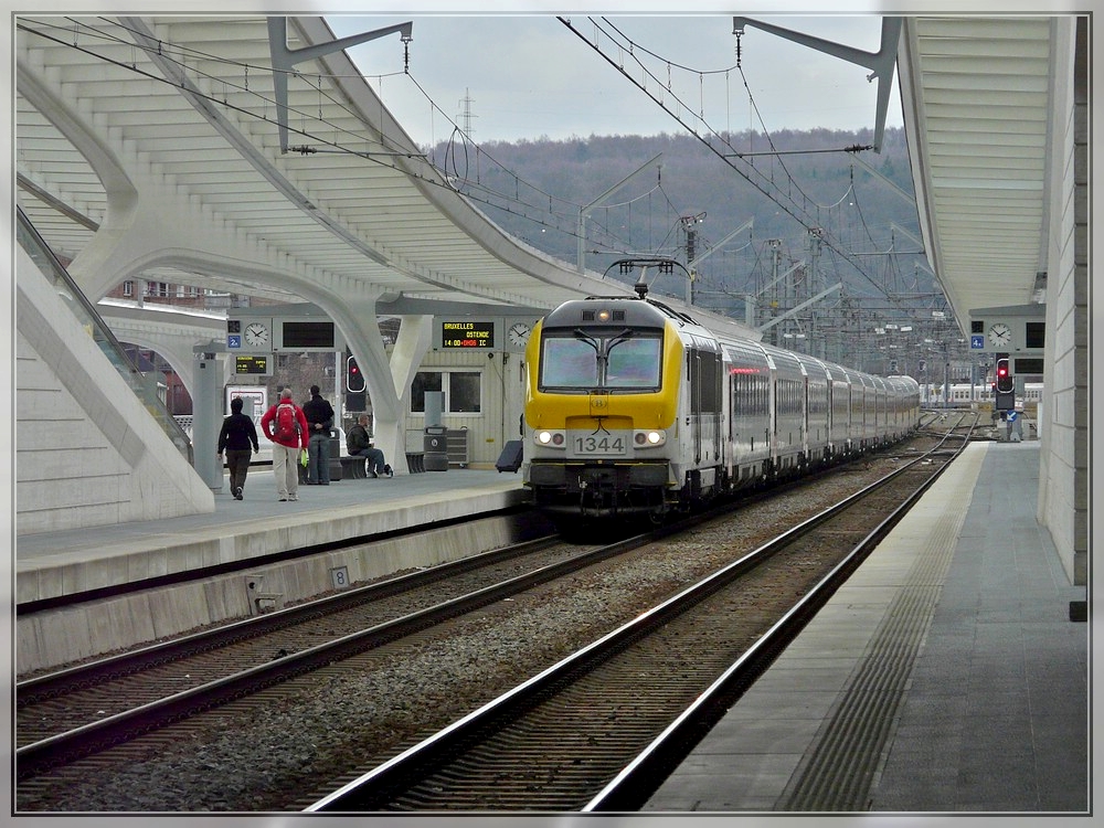 The IC A Eupen - Oostende is arriving in Lige Guillemins on March 28th, 2010.