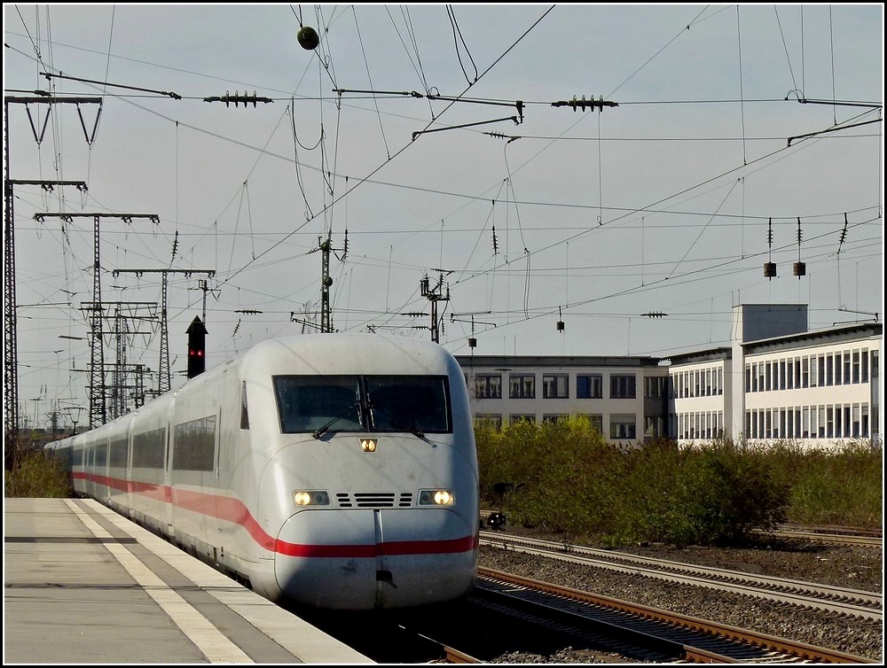 The ICE 402 020-2  Meiningen  as ICE 941 to Berlin is entering into the main station of Essen on April 2nd, 2011