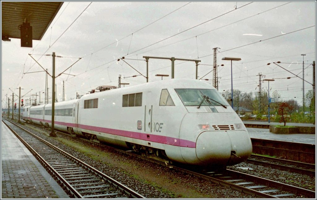 The InterCity Experimental in Mannheim. 
13.11.1996/Scanned Negative