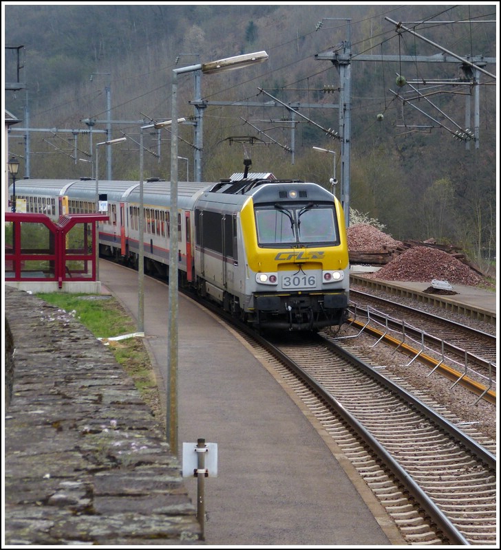 The IR 112 Luxembourg City - Liers is running throught the station of Goebelsmhle on April 14th, 2012.