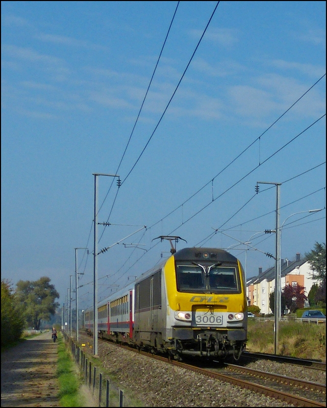 The IR 115 Liers - Luxembourg is running between Mersch and Lintgen on October 25th, 2012.