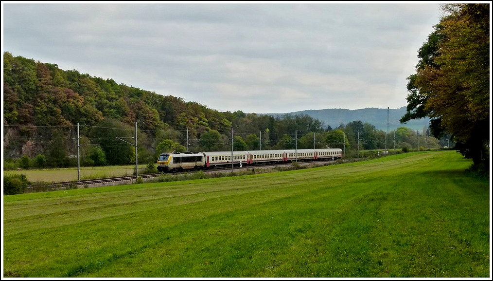 The IR 116 Luxembourg City - Liers is running through the Sûre valley near Erpeldange/Ettelbrück on October 17th, 2011.