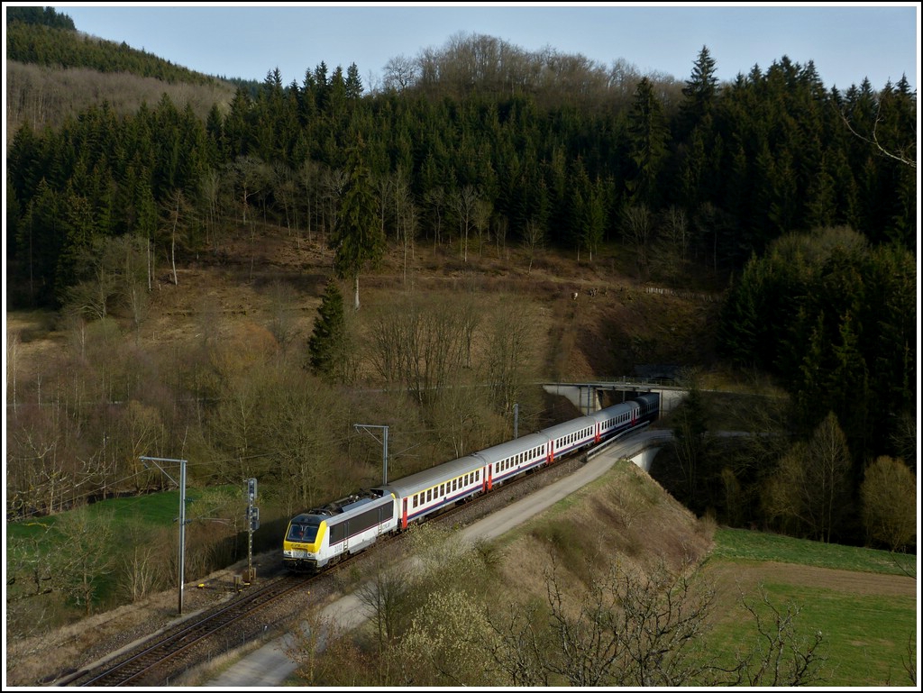 The IR 118 Luxembourg City - Liers is running through Lellingen on March 27th, 2012.