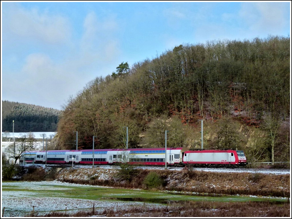 The IR 3710 Luxembourg - Troisviergesis running through Drauffelt on December 17th, 2011.