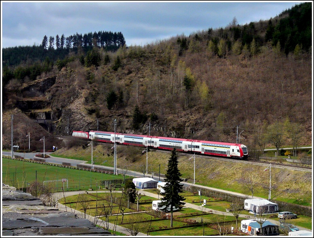 The IR 3710 Luxembourg City - Troisvierges is running through Clervaux on April 12th, 2008.