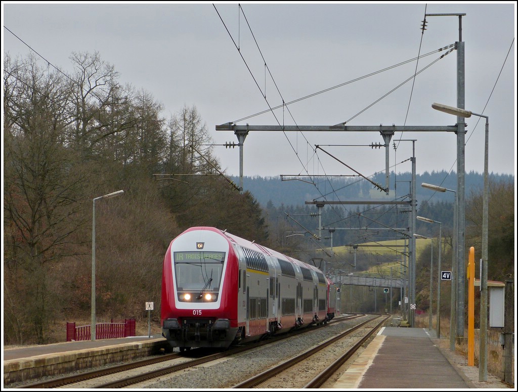 The IR 3710 Luxembourg City - Troisvierges is arriving in Wilwerwiltz on March 10th, 2012.