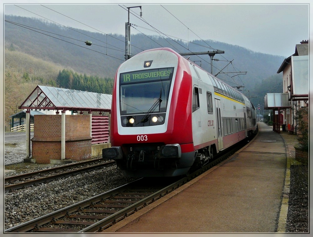 The IR 3714 Luxembourg City - Troisvierges is leaving the station of Kautenbach on February 24th, 2008.