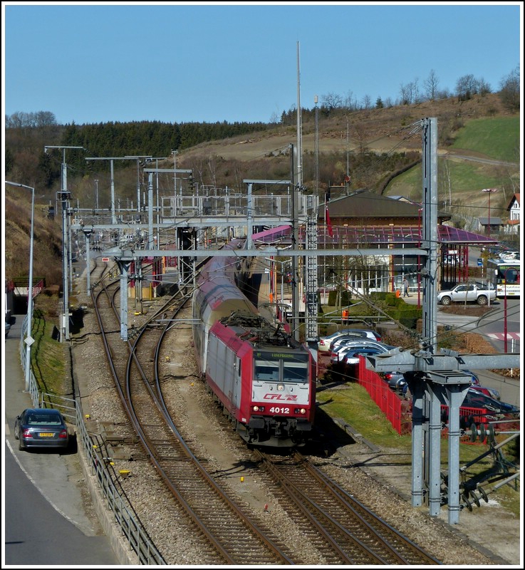 The IR 3737 Troisvierges - Luxembourg City  is leaving the station of Troisvierges on March 26th, 2012.