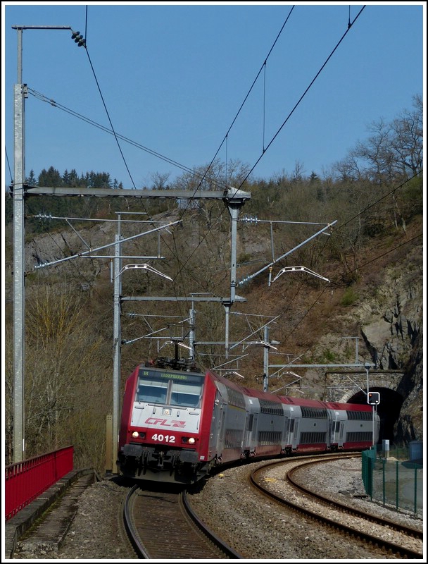 The IR 3737 Troisvierges - Luxembourg City is leaving the tunnel Kirchberg just before arriving at the station of Kautenbach on April 3rd, 2012.