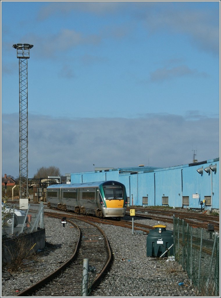 The Irish Rail 10.15 Service to Kildare is leaving Dublin Heuston Station. 14. 04.2013