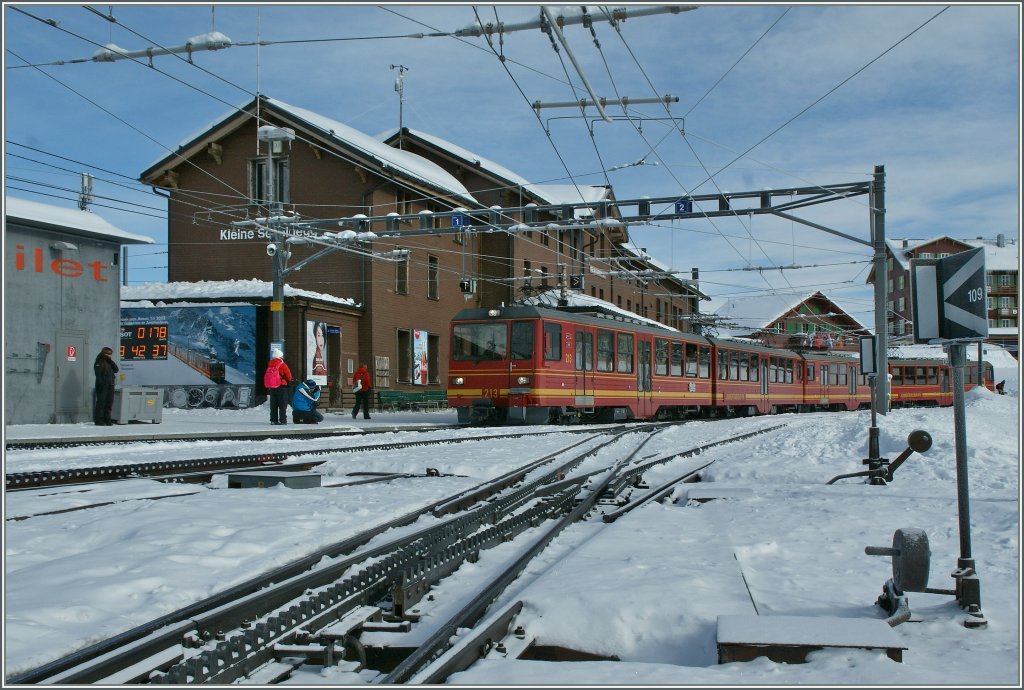 The Jungfraujochbahn at the Kleine Scheidegg. 
04.02.2012