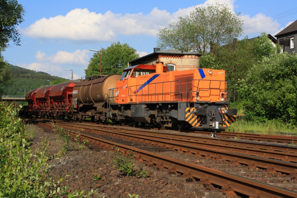The Kreisbahn Siegen-Wittgenstein (KSW) with the northrail rental locomotive a MaK G 1206 on 05/17/2011 has passed the signal box Herdorf East (Ho). The locomotive with a freight train (empty) for transfer journey towards Betzdorf/Sieg (Germany).