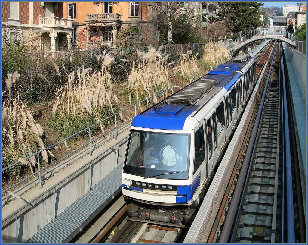 The M2 between Ouchy and Lausanne Station. 
13.02.2011d.