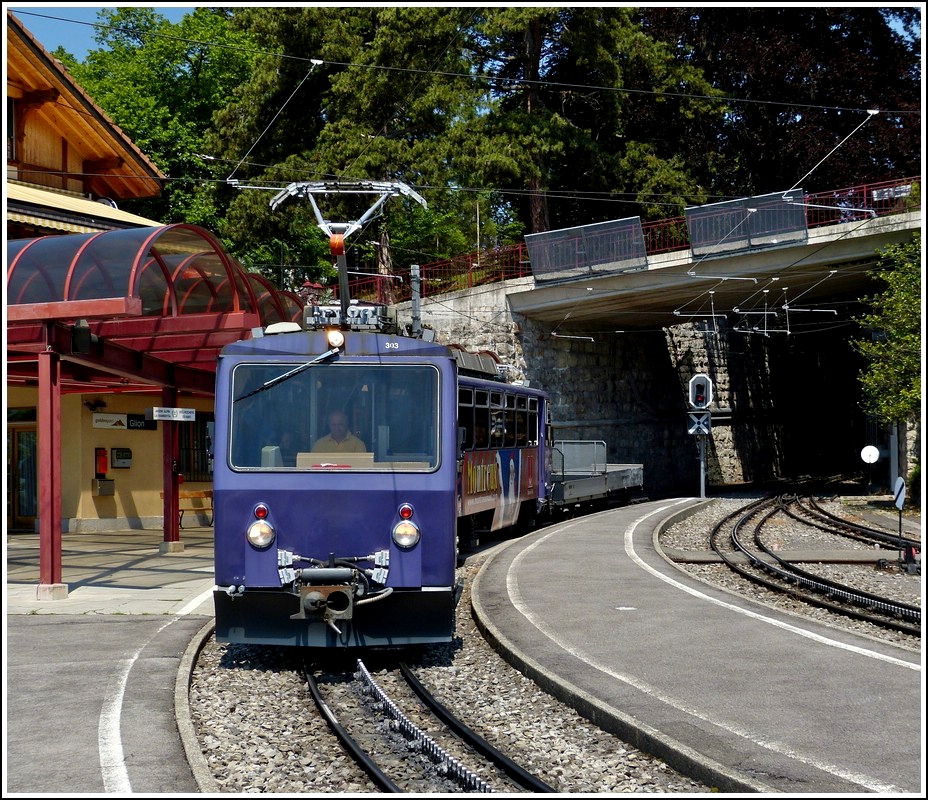 The MGN Beh 4/8 N 303 is arriving in Glion on May 26th, 2012.