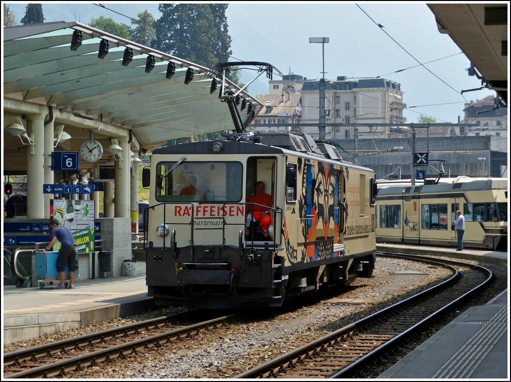 The MOB GDe 4/4 6001 is running through the station of Montreux on May 25th, 2012.