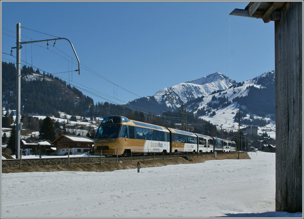 The  MOB Golden Pass Panoramic Express with VIP seats on the way to Zweisimmen by Gstaad.
13.03.2012