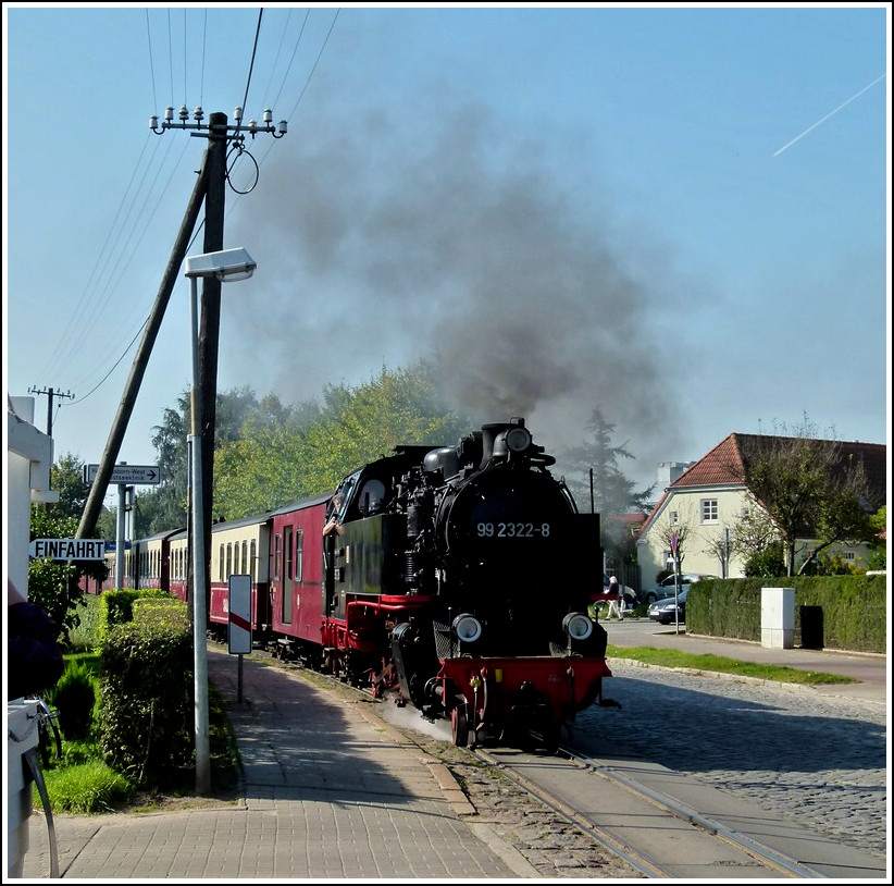 The Molli is arriving at the stop Khlungsborn Mitte on September 25th, 2011.