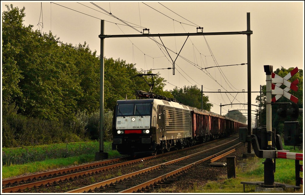 The MRCE E 189 983 is hauling a goods train through Zevenbergen (NL) in the evenig of September 2nd, 2011.