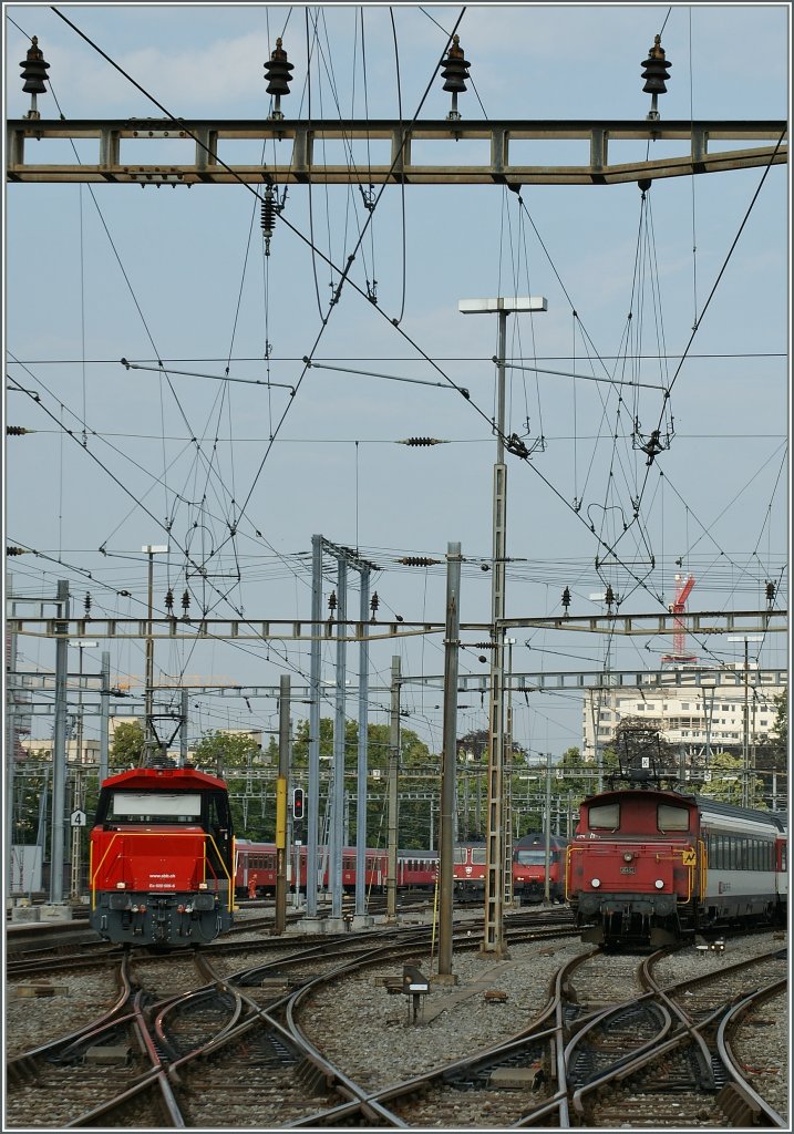 The new Ee 922 and the old Ee 3/3 in Bern.
29.06.2011
