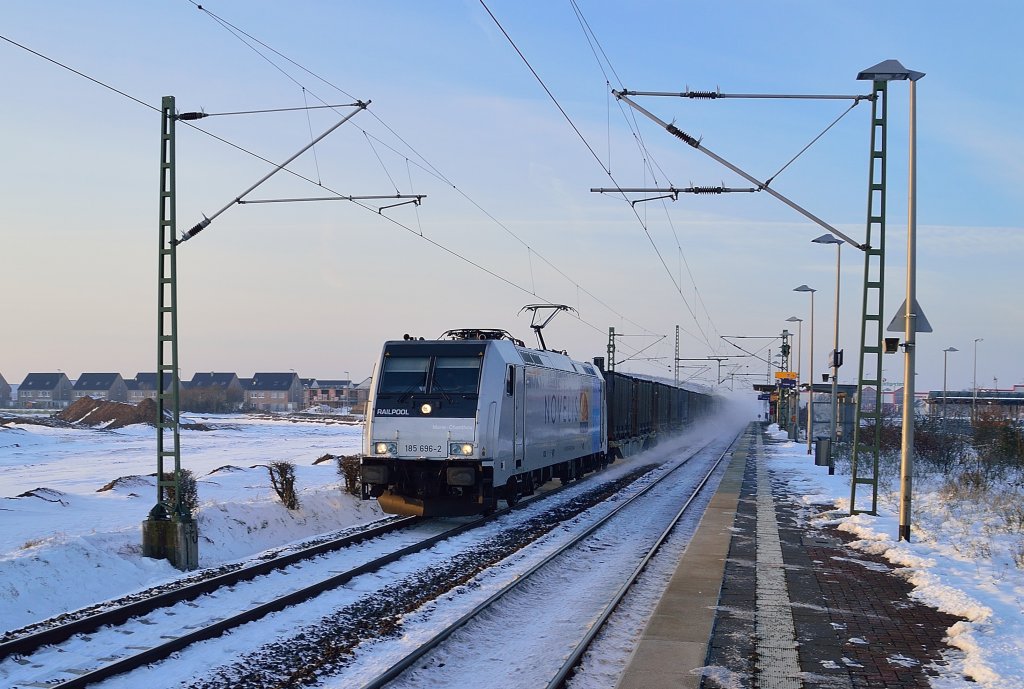 The NOVELIS alloytrain to Nievenheim rides through the station Allerheiligen with the electricale locomotive 185 696-2 from RAILPOOL and an big snowdustcloud around. Yeasterday it had snowed alot and so this photo could happen. Saturday 8th of december 2012