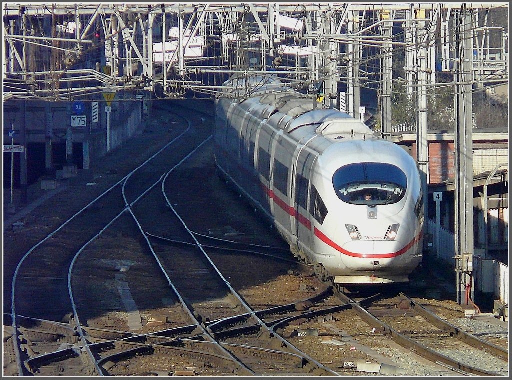 The NS Hispeed ICE is coming down the ramp between Ans und Lige Guillemins on December 27th, 2008.