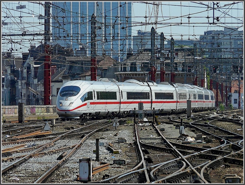 The NS Hispeed ICE unit is entering into the station Bruxelles Midi on May 30th, 2009.