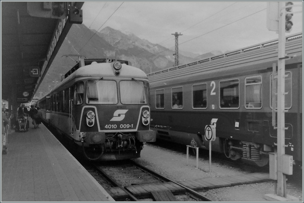 The BB ET 4010 009-1 in Innsbruck.
Scanned negative/September 1993