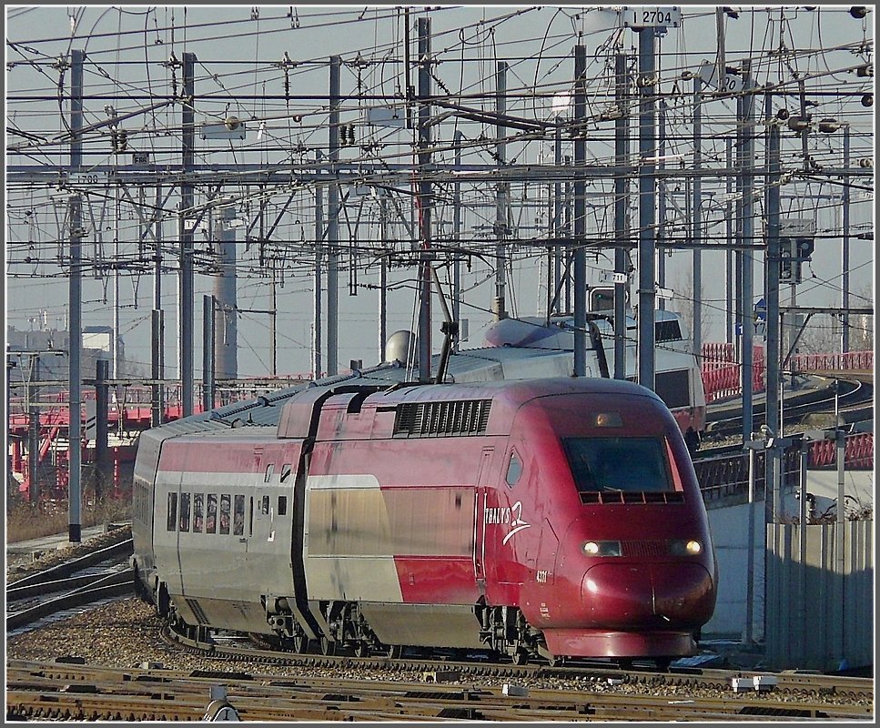 The PBKA Thalys unit 4301 will soon arrive at the station Bruxelles Midi on February 14th, 2009.
