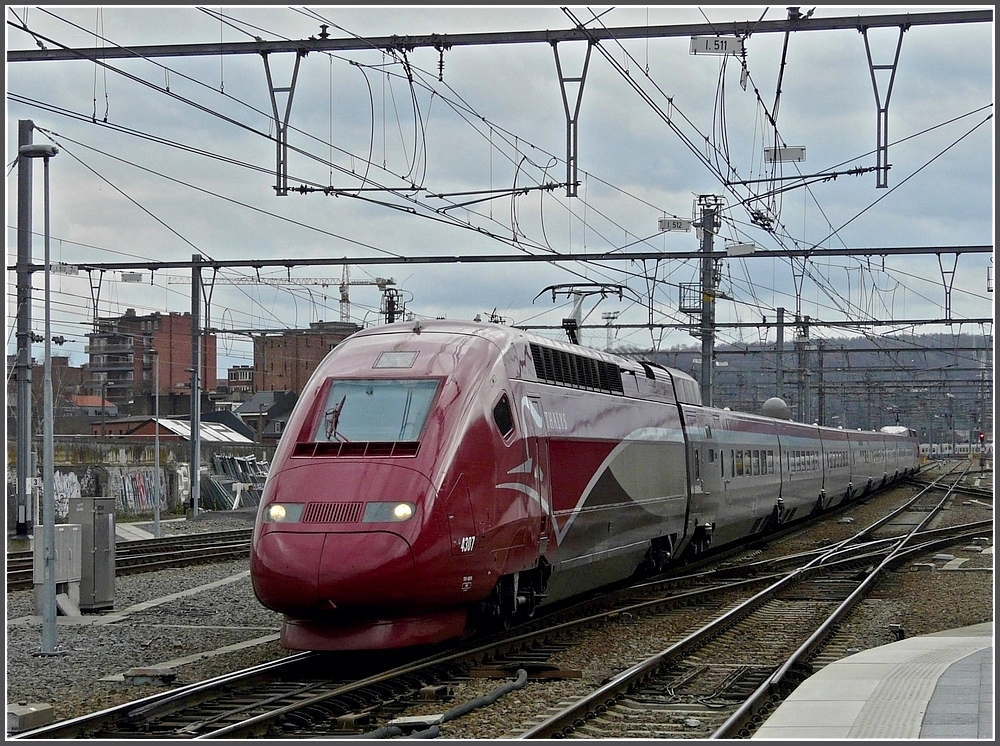 The PBKA Thalys unit 4307 is arriving at Lige Guillemins on March 28th, 2010.