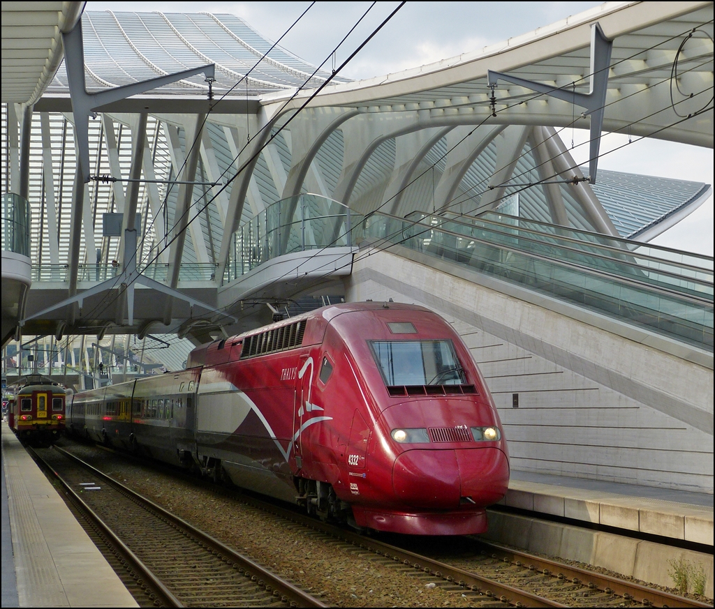 The PBKA Thalys unit 4332 is leaving the station Lige Guillemins on August 22nd, 2012.