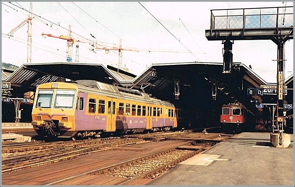 The RABDe 8/16  Chiquita  in Zrich Main Station 
(summer 1984/scanned analog picture)